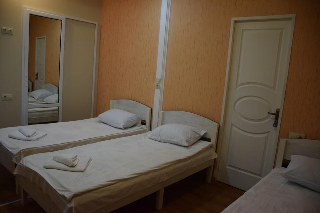 Crossway Tbilisi Hotel מראה חיצוני תמונה